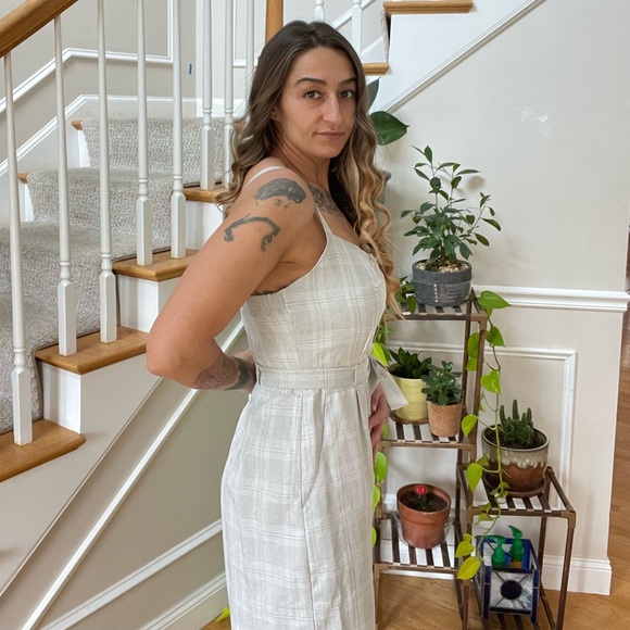 Cropped Wide Leg Jumpsuit/Romper with Straps and Mid-Section Peekaboo - Picture 5 of 12